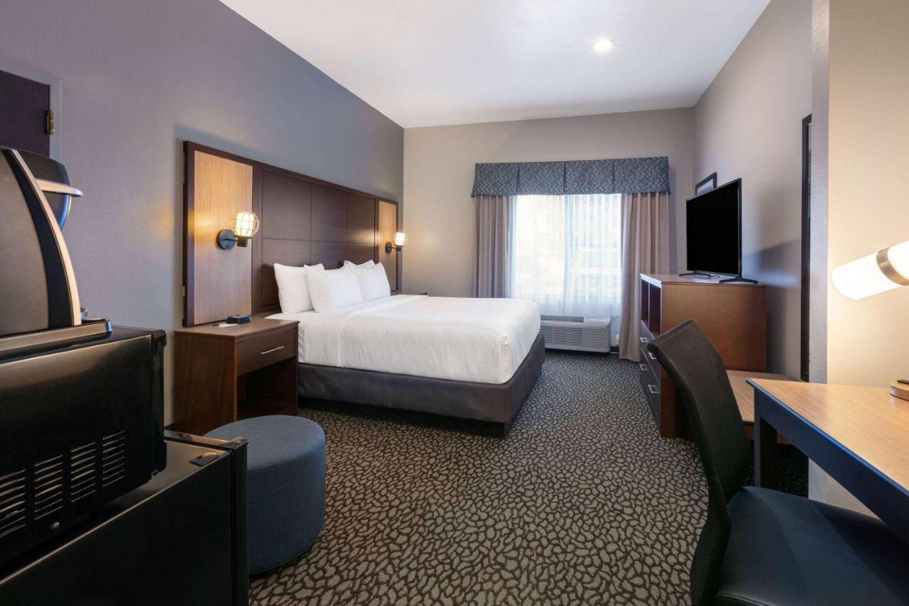 Wingate By Wyndham - Dfw North Hotel Irving Exterior photo
