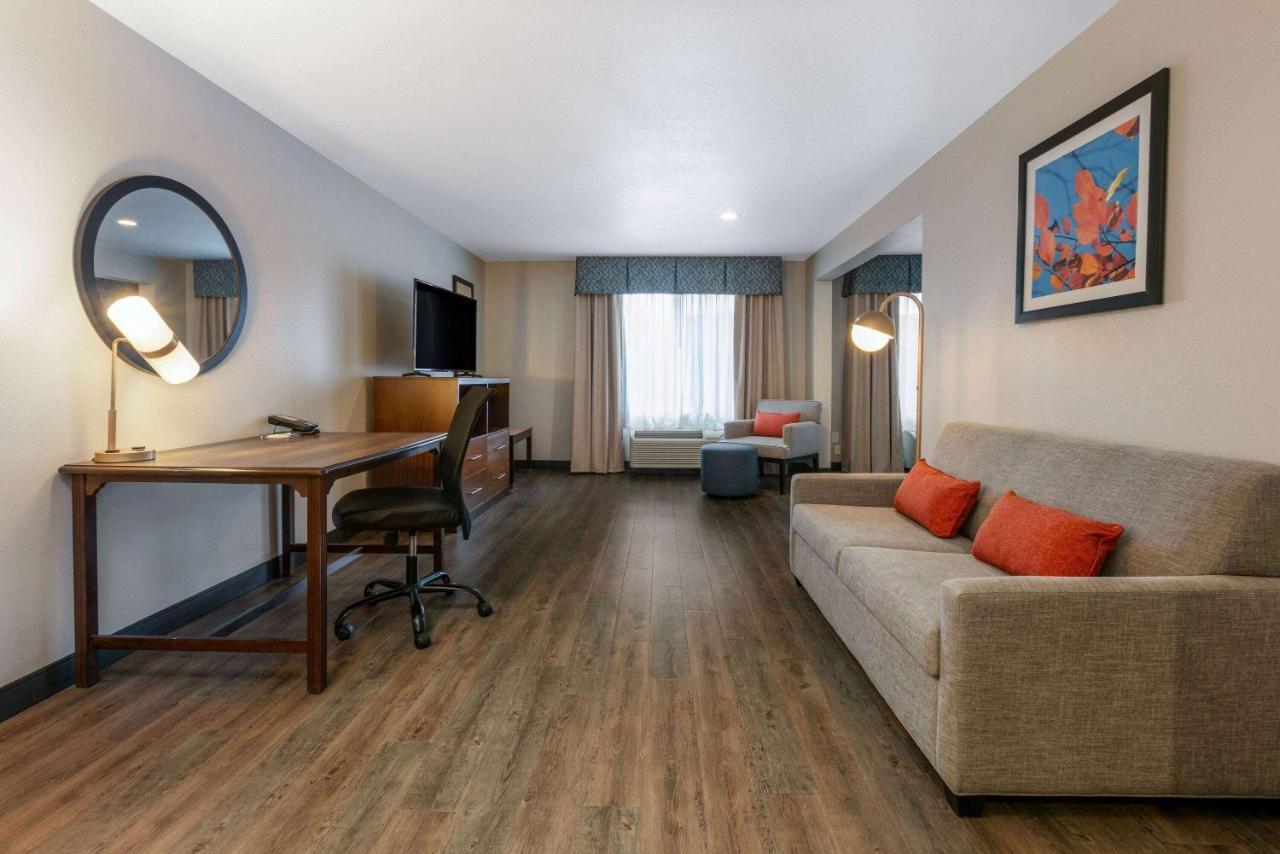 Wingate By Wyndham - Dfw North Hotel Irving Exterior photo